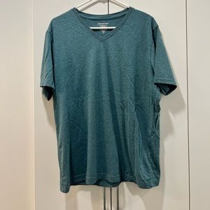 Banana Republic Men’s V-neck Shirt - Navy